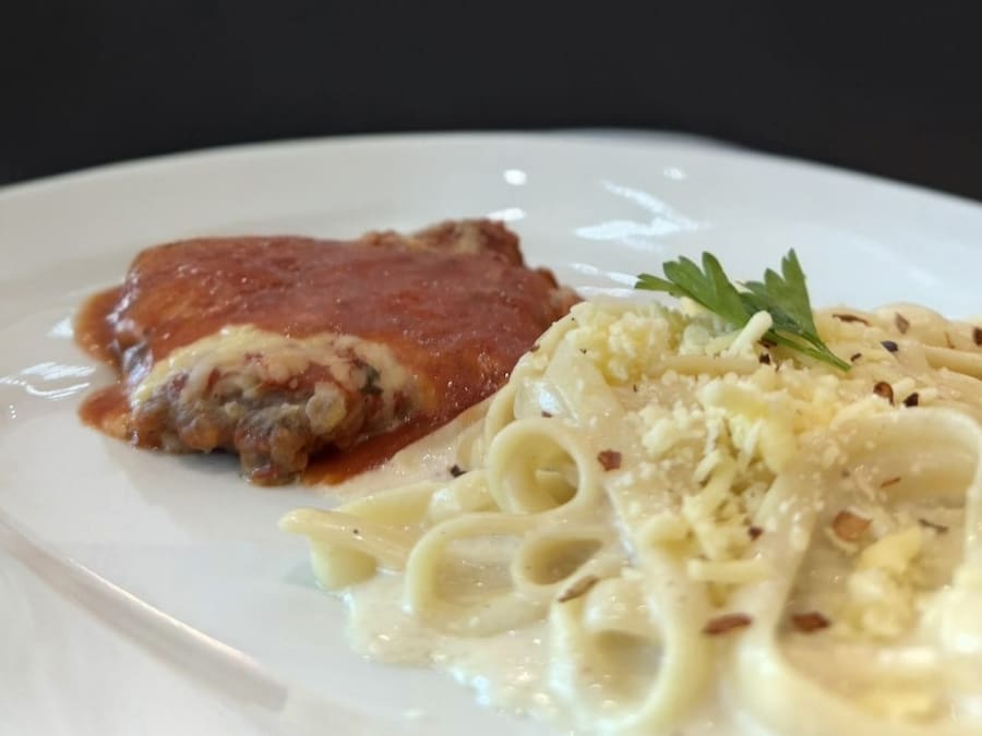 spaghetti molho queijo e parmigiana di carne